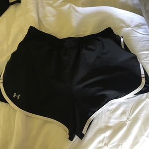 Underarmour short running shorts